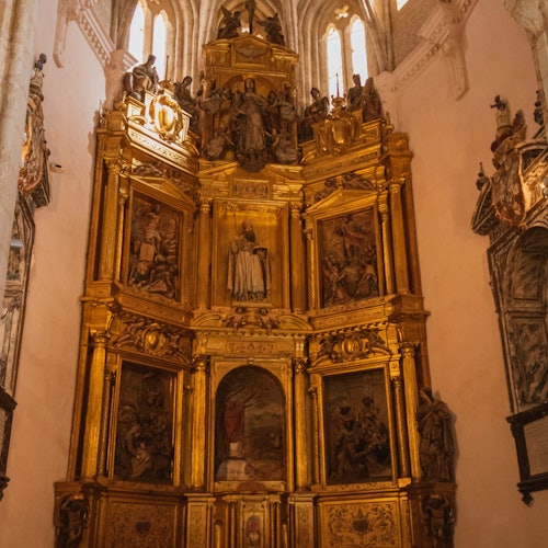 Itálica Roman Ruins & Medieval Monastery: Guided Tour + Transport from Seville tickets in Santiponce