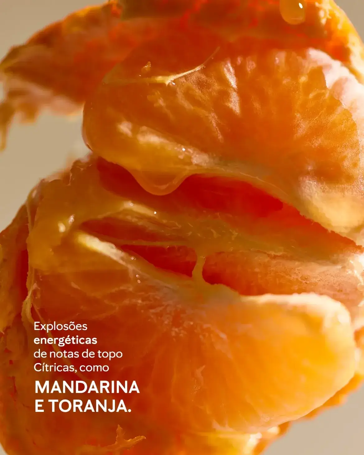 Gomos de frutas cítricas com a frase “Explosões energéticas de notas de topo cítricas, como mandarina e toranja”.