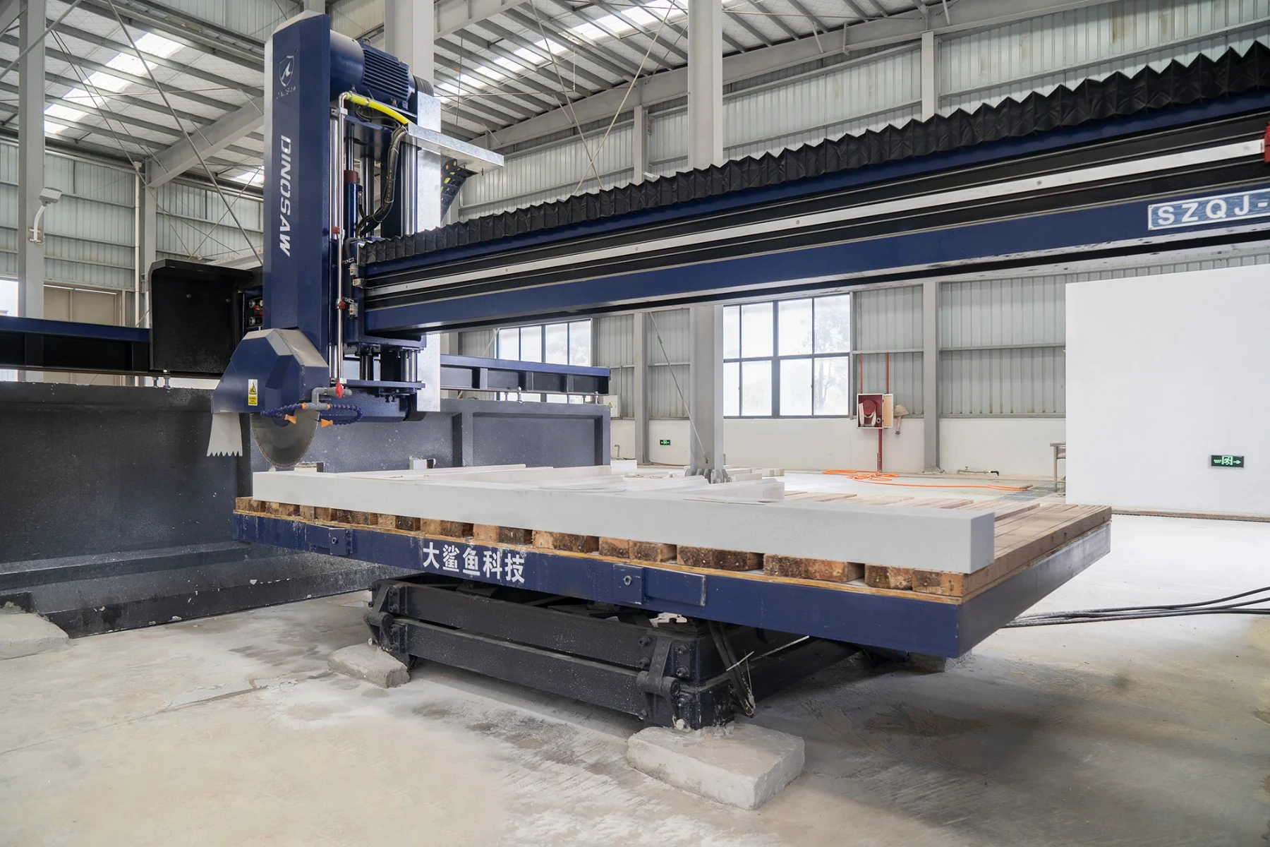 DINOSAW stone cutting machine