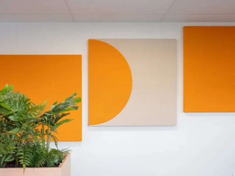 Mur décoratif graphique orange — photo design intérieur professionnel Lille | Anteale Yann Manac’h 2025