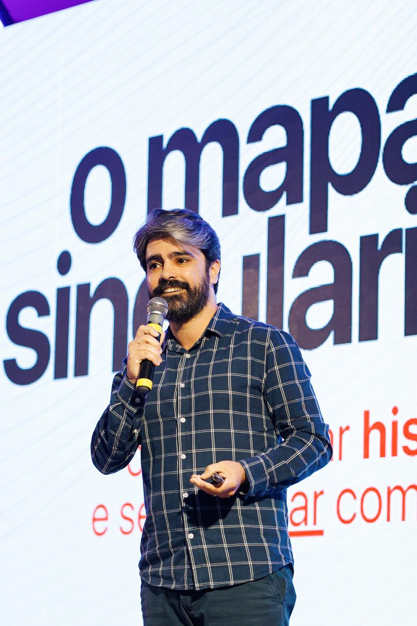 Marcelo Andrighetti apresentando o Mapa da Singularidade
