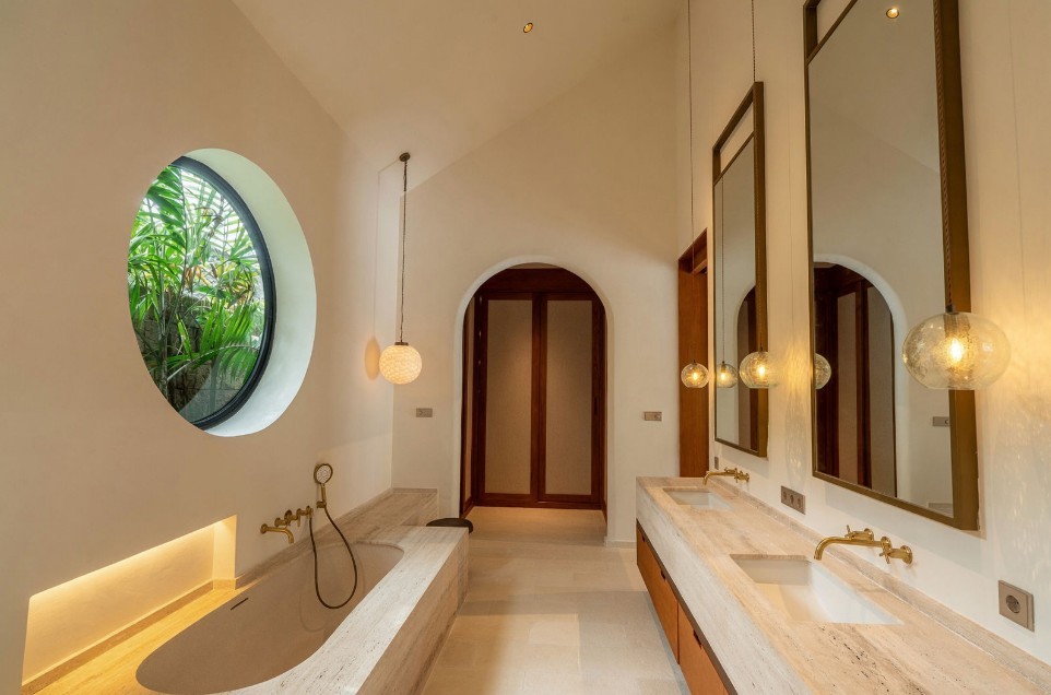 5-bedroom villa with sunset views in Pererenan