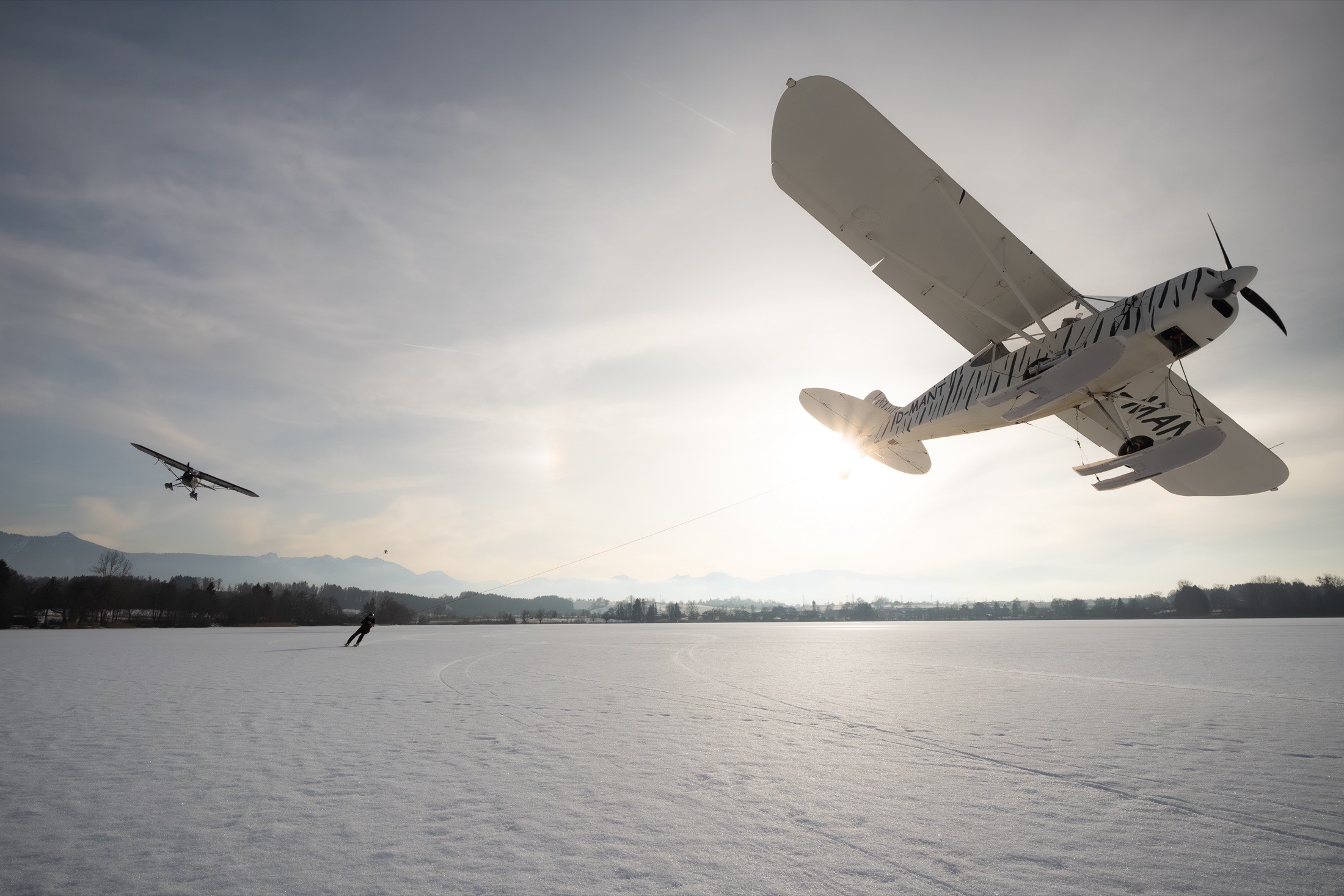 Tobi Deckert – Sportmodel – Aircraft Skiing (Riegsee)