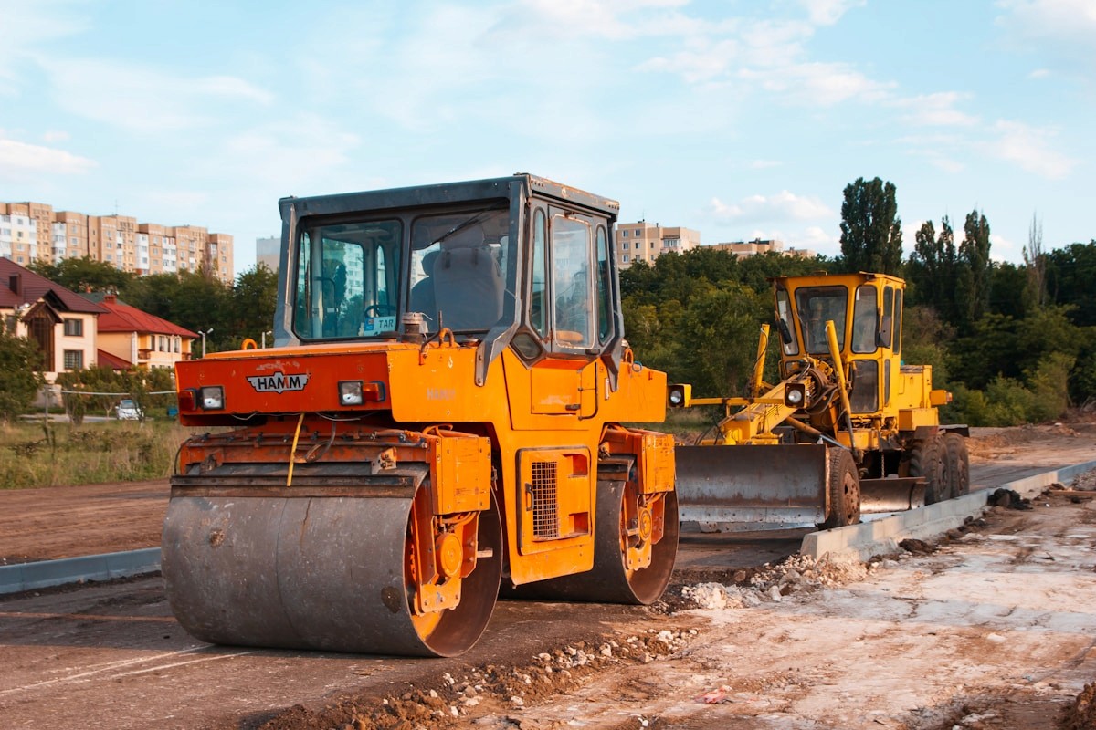 Asphalt paving