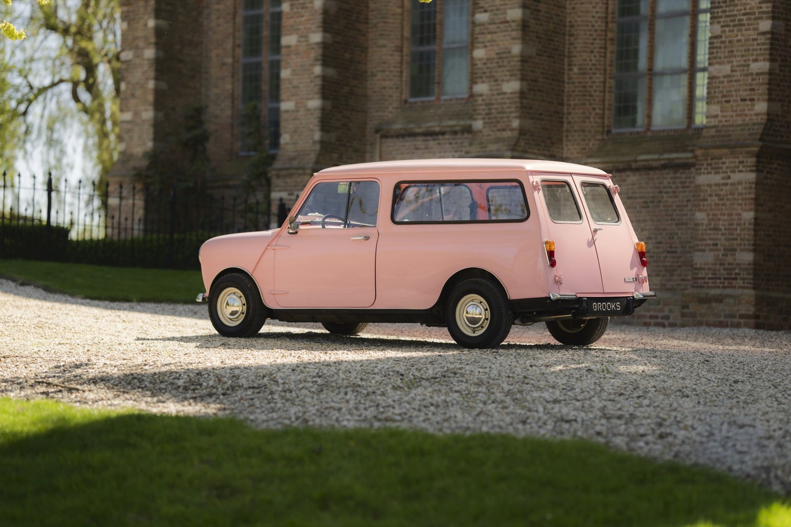 designed Cars レトロでヴィンテージな実用車BROOKS R45 by DBROKKS BROOKS shoes. Brooks 自転車本体