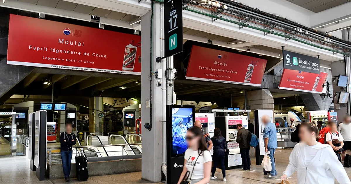 Maximize Your ROI: 9 Reasons to Hire an OOH Specialist