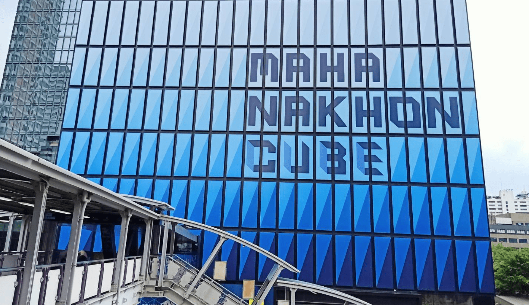 งานพิมพ์ Building wrap ติดตึก โดย Prodecal