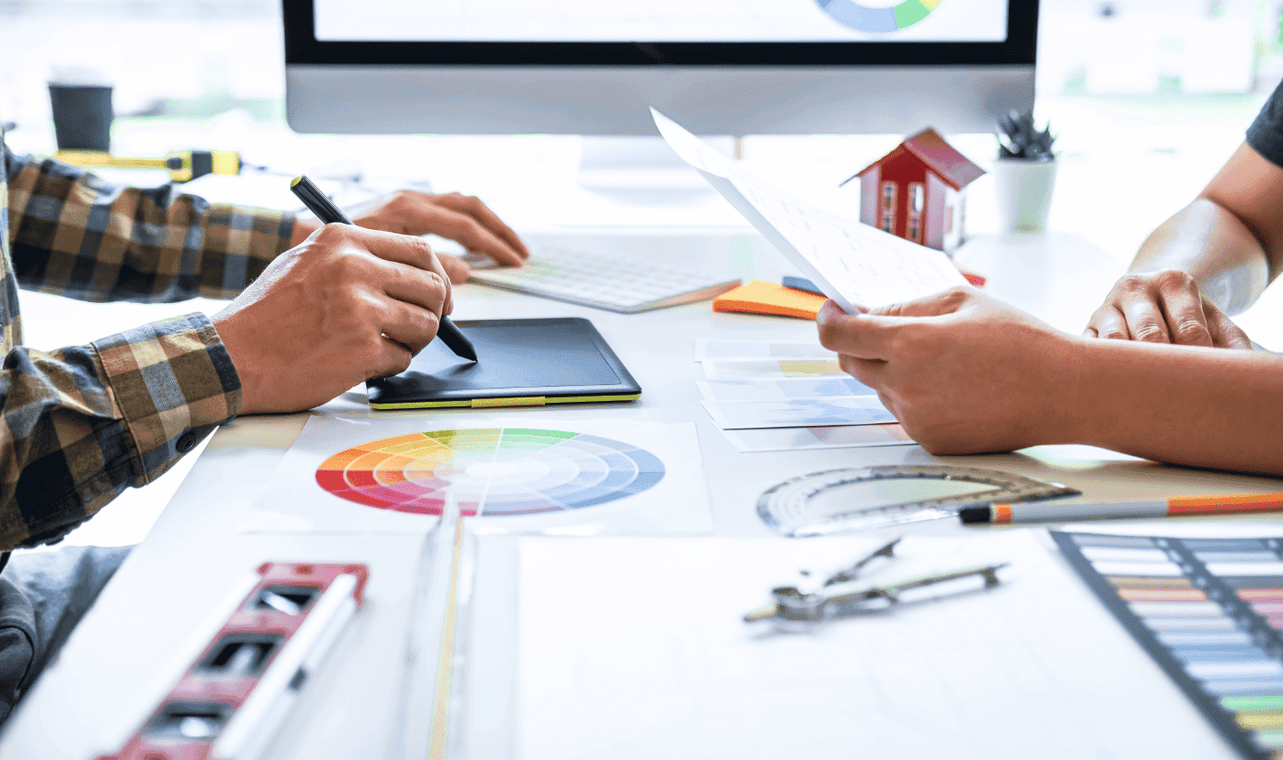 Manual de identidad visual con paleta de colores y tipografías — Divuit Studio