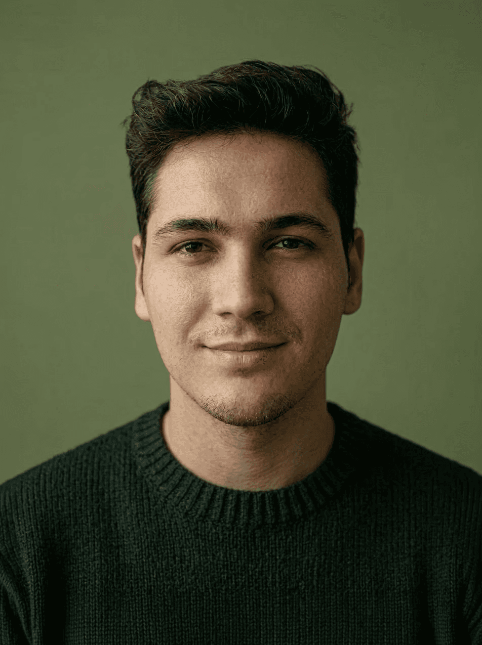 Razvan Badea, Senior UI/UX Designer at WeGrow. Portrait photo.