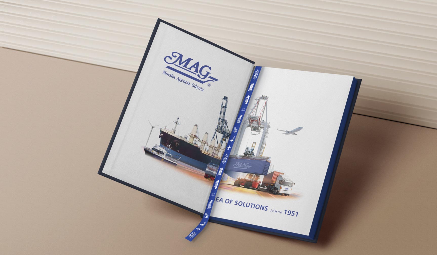 Projekt rozkładówki albumu korporacyjnego MAG ze zdjęciami floty morskiej.