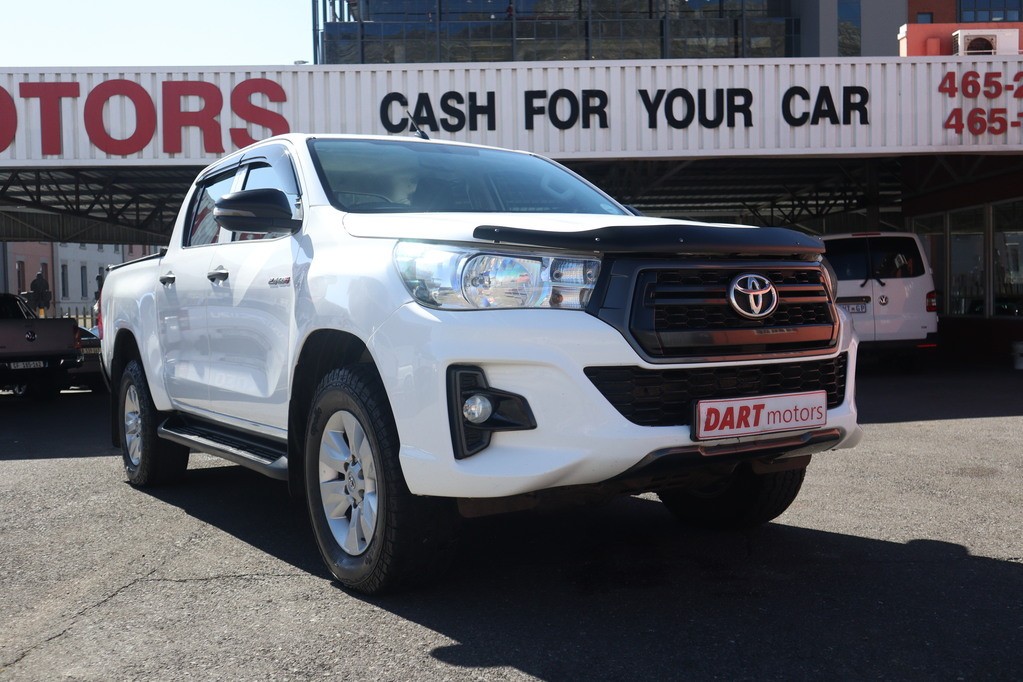 A view of the top of the eiffel tower