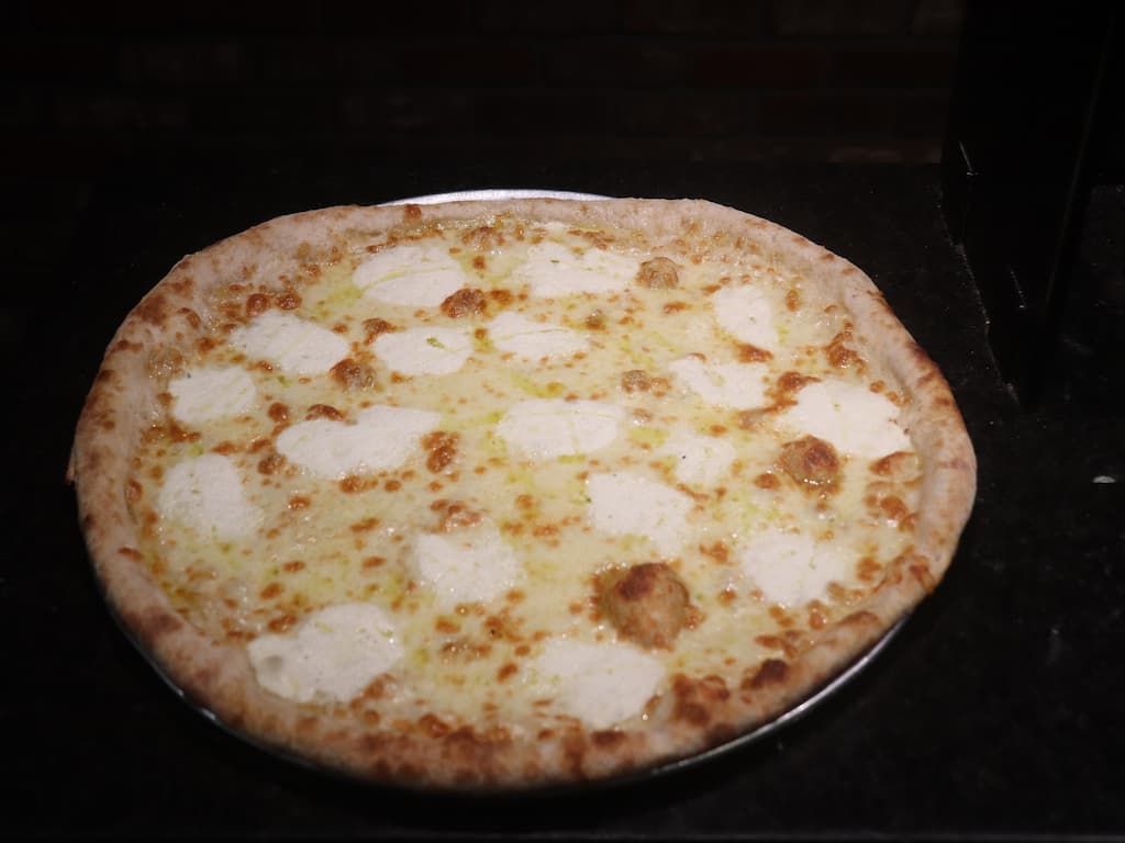 White Pizza (18")