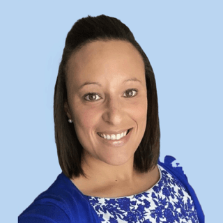 Andrea Kelly's headshot on a baby blue background.