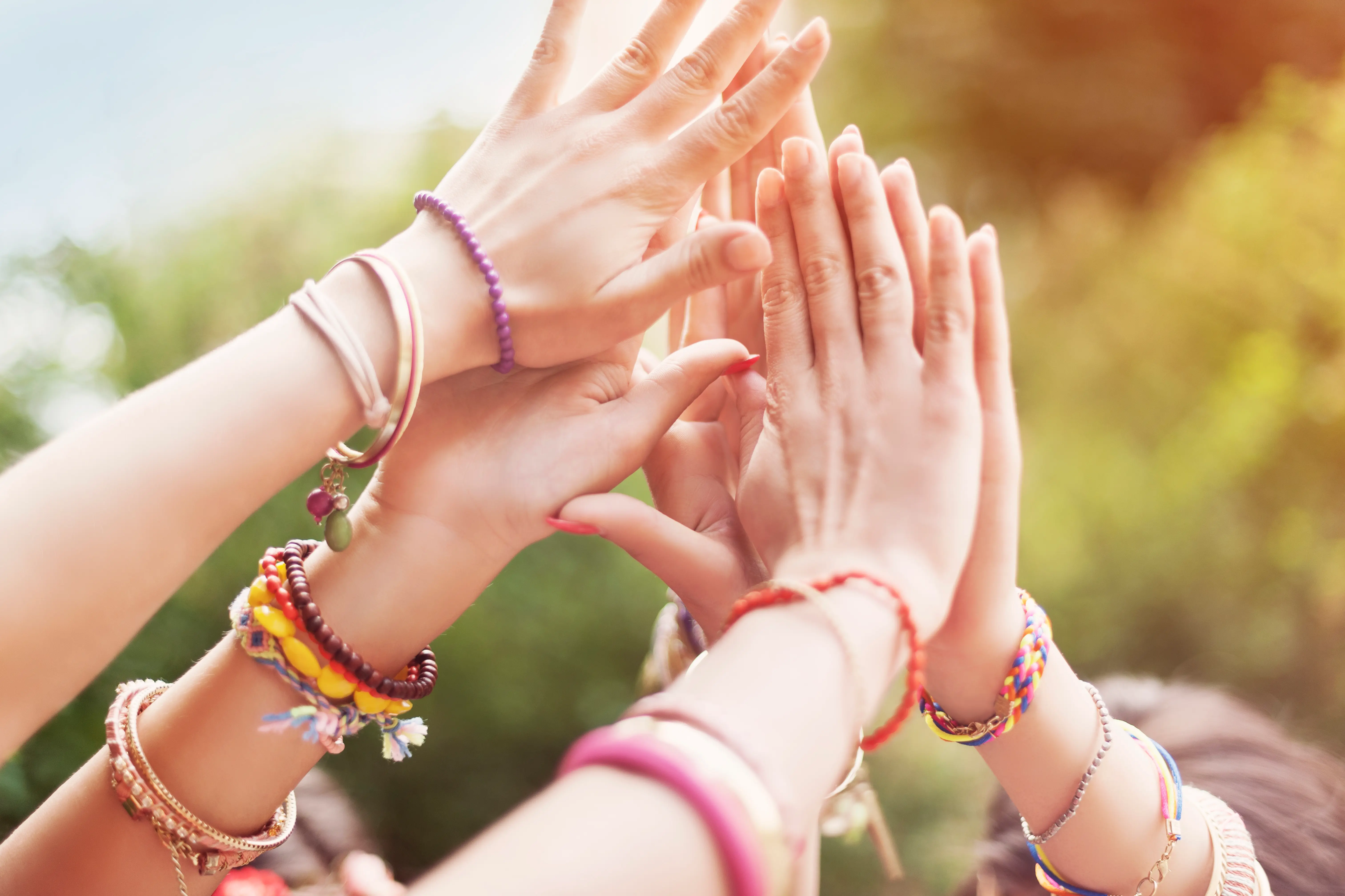 mains de femmes sororité