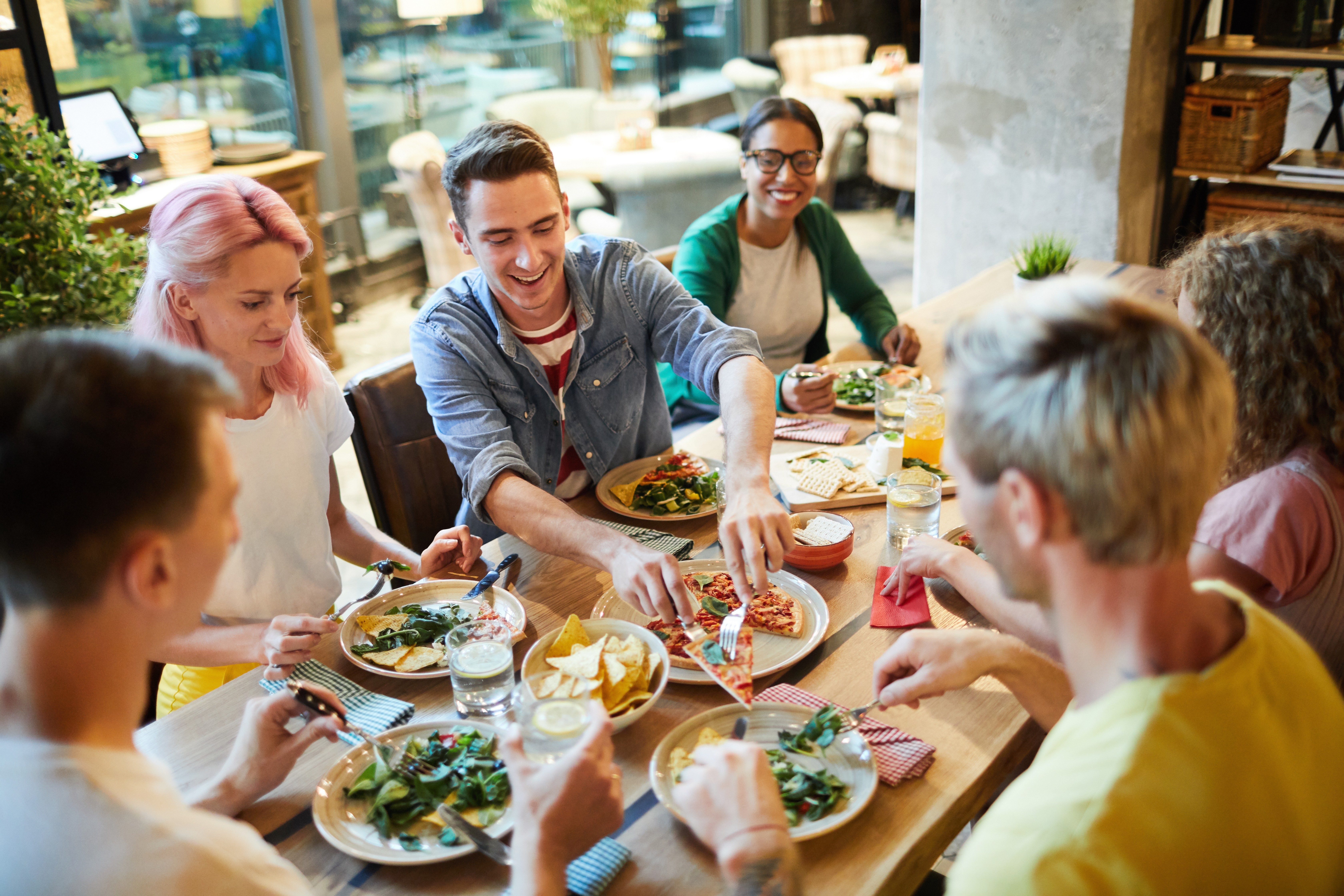 How to split expenses with friends (the easy, free way)