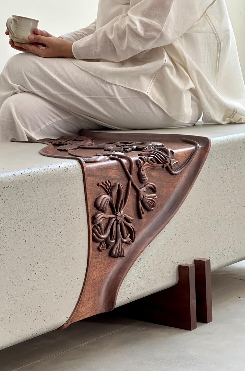 A ripple of the dune ; still, yet alive with motion.  Essence: Compact and rhythmic, Leher carries the gentle  undulation of the desert, where curves meet stillness