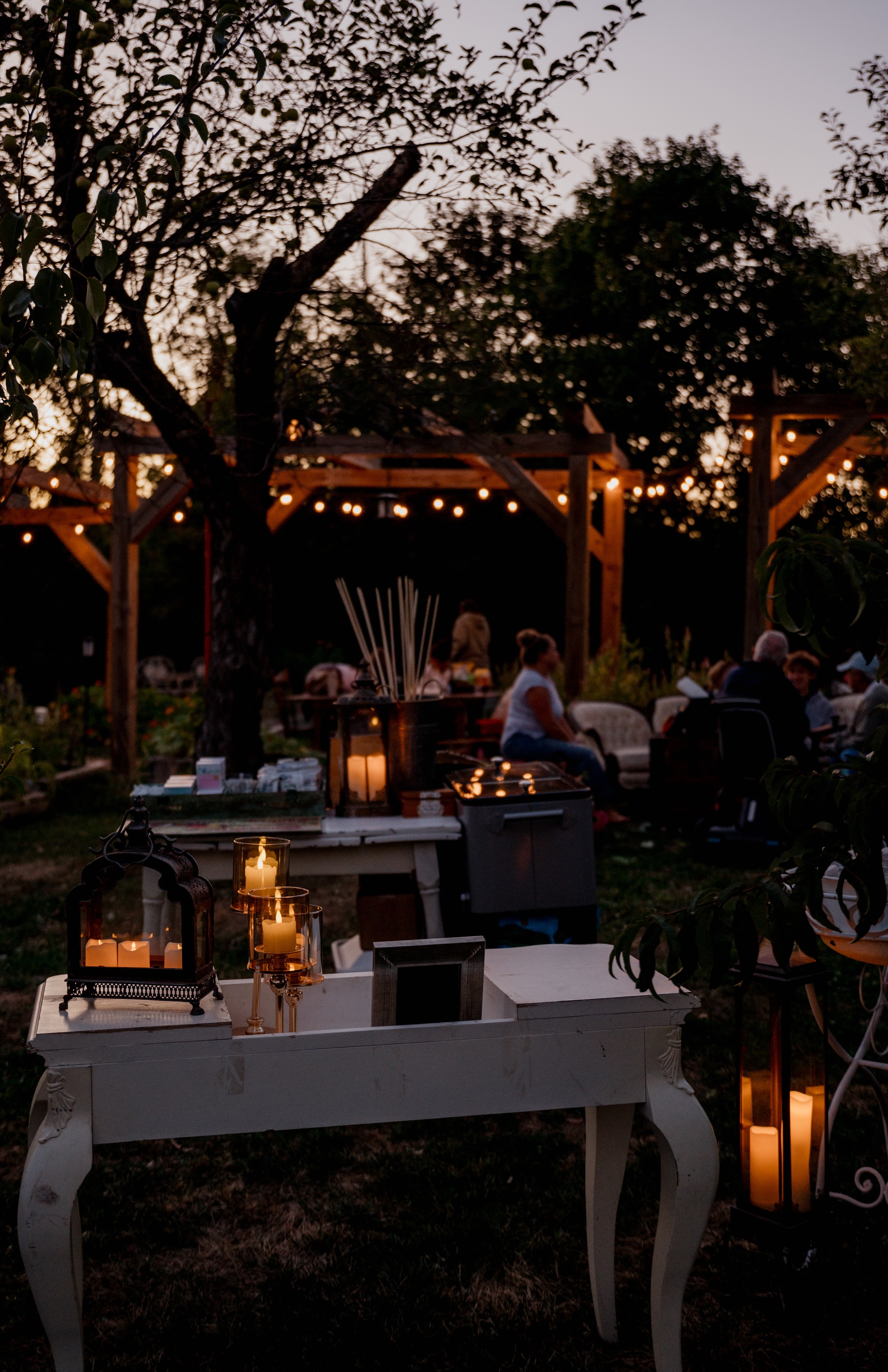 couple kissing on stairs