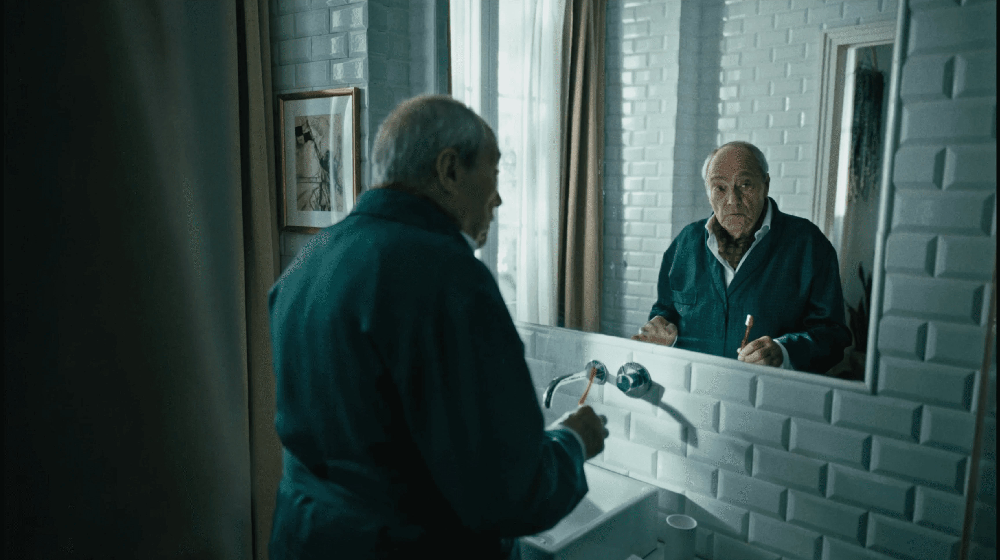 Iconic Portuguese sports commentator Gabriel Alves looking at a painting on a wall during the Betclic Works of Art commercial campaign produced by Mosaic Media House.