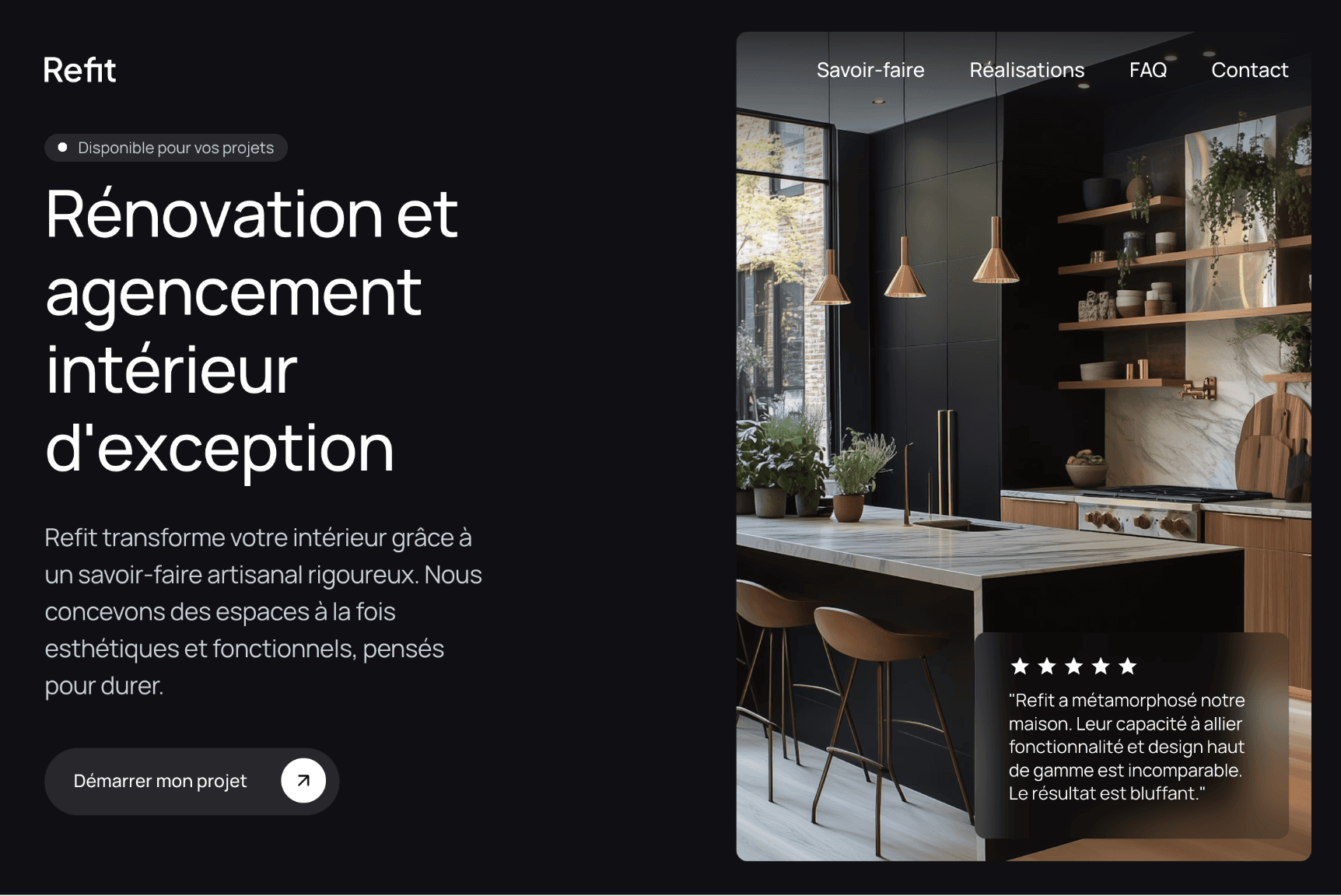 Maquette site rénovation intérieur Refit par Weby Studio. Design sombre premium avec cuisine moderne en vedette.