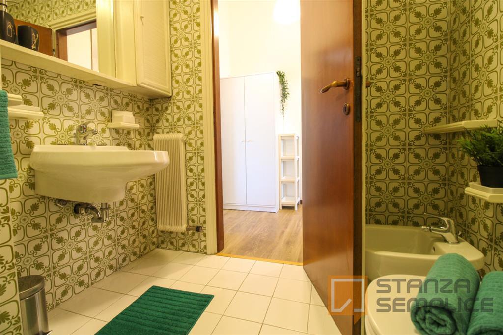 14 sqm room in Via Creta, Brescia