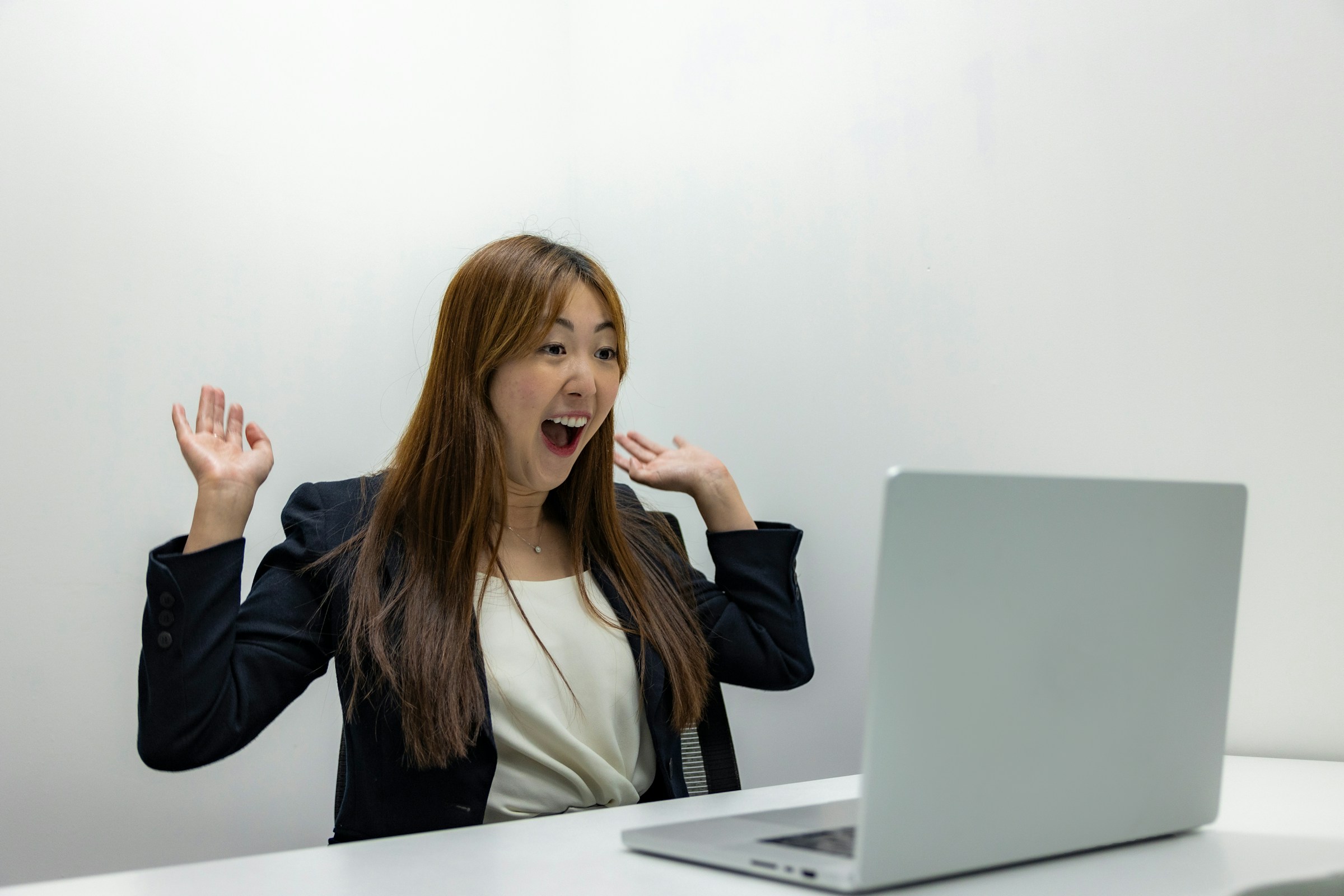 woman looking happy - Which Way Usually Works Best to Organize Research Information