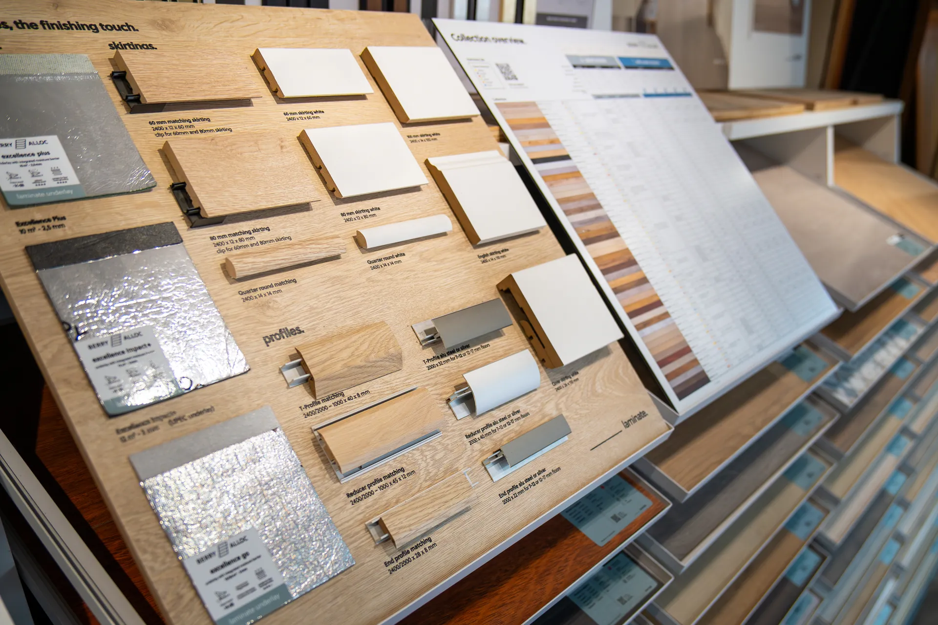 Échantillons de parquets et de finitions présentés dans le showroom Aliénor Parquet à Mérignac