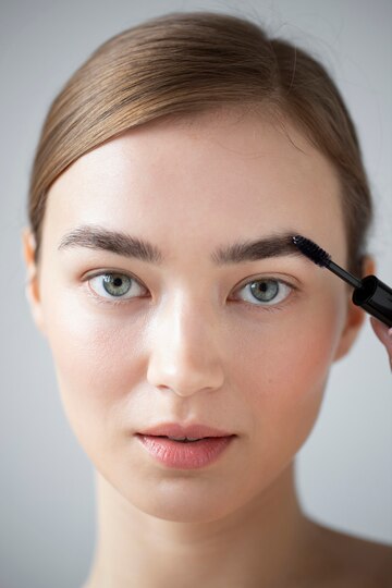 How to Choose the Right Eyebrow Shape Based on Face Type