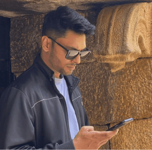 Portrait of a man with glasses and beard