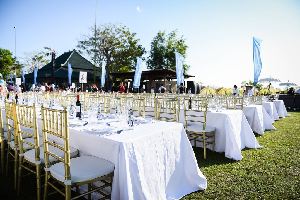 Long table