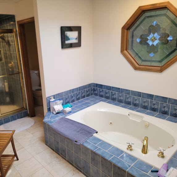 dated-jacuzzi-tub-blue-tile-before-master-bathroom-remodel-redmond-ridge-wa