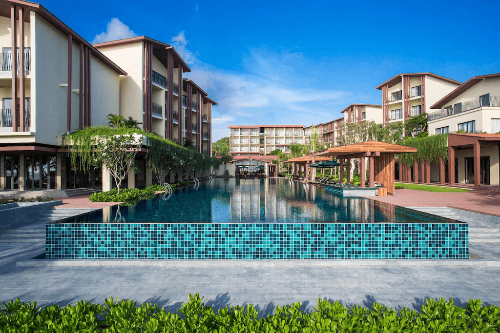 Dusit Princess Moonrise Beach Resort_Vietnam Insider