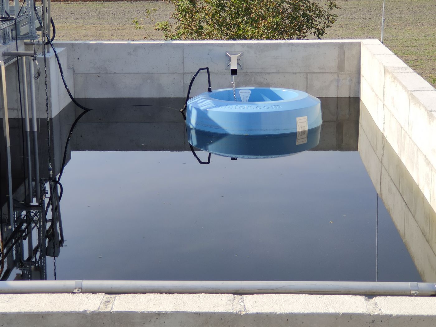 BIODEC floating decanter in the SBR basin at the Tápiószőlős municipal wastewater treatment plant, Hungary