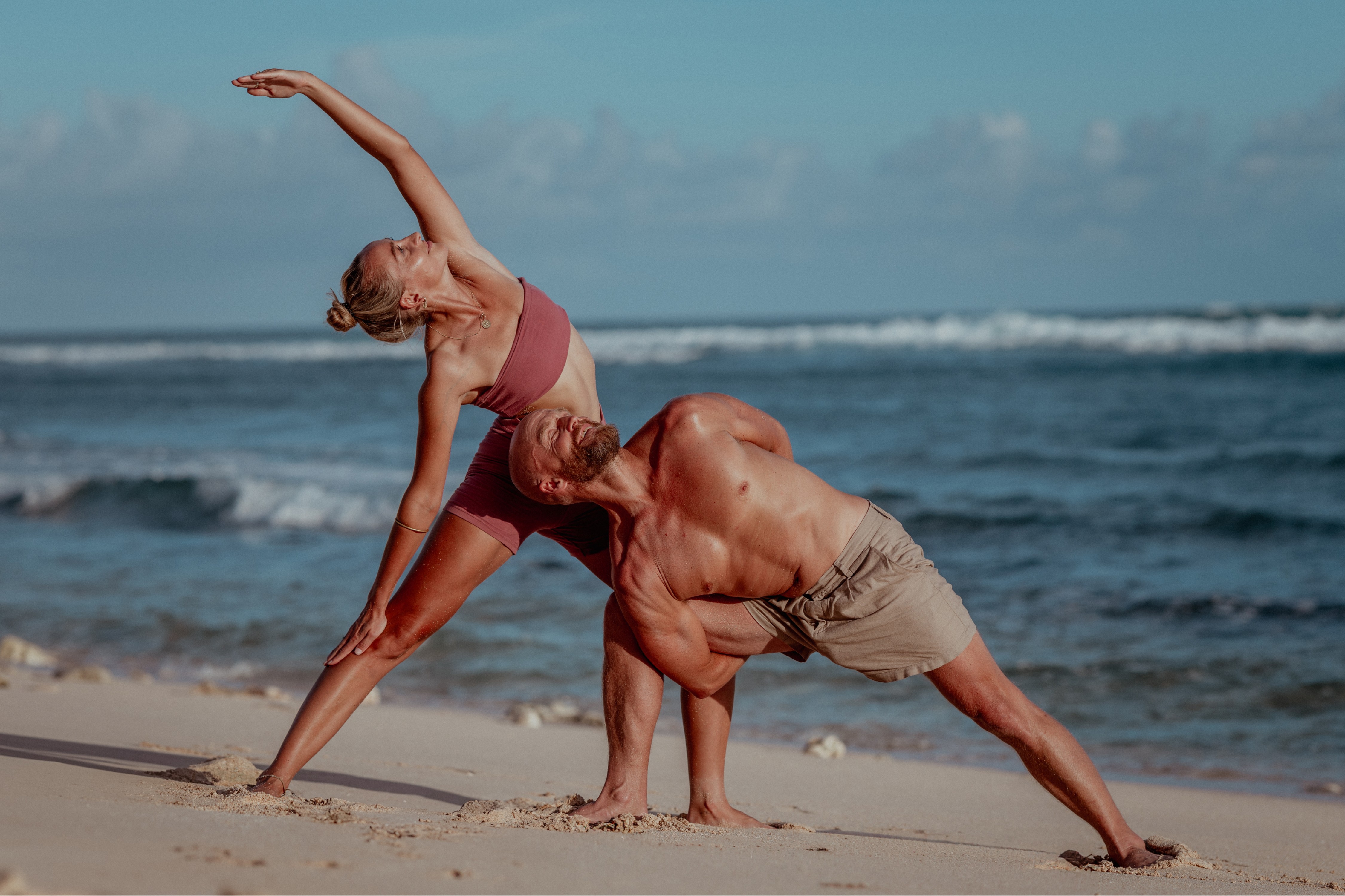 Beach partner yoga Bali Uluwatu