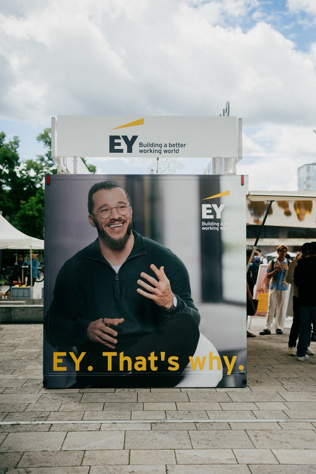 Ernst & Young X Roadshow