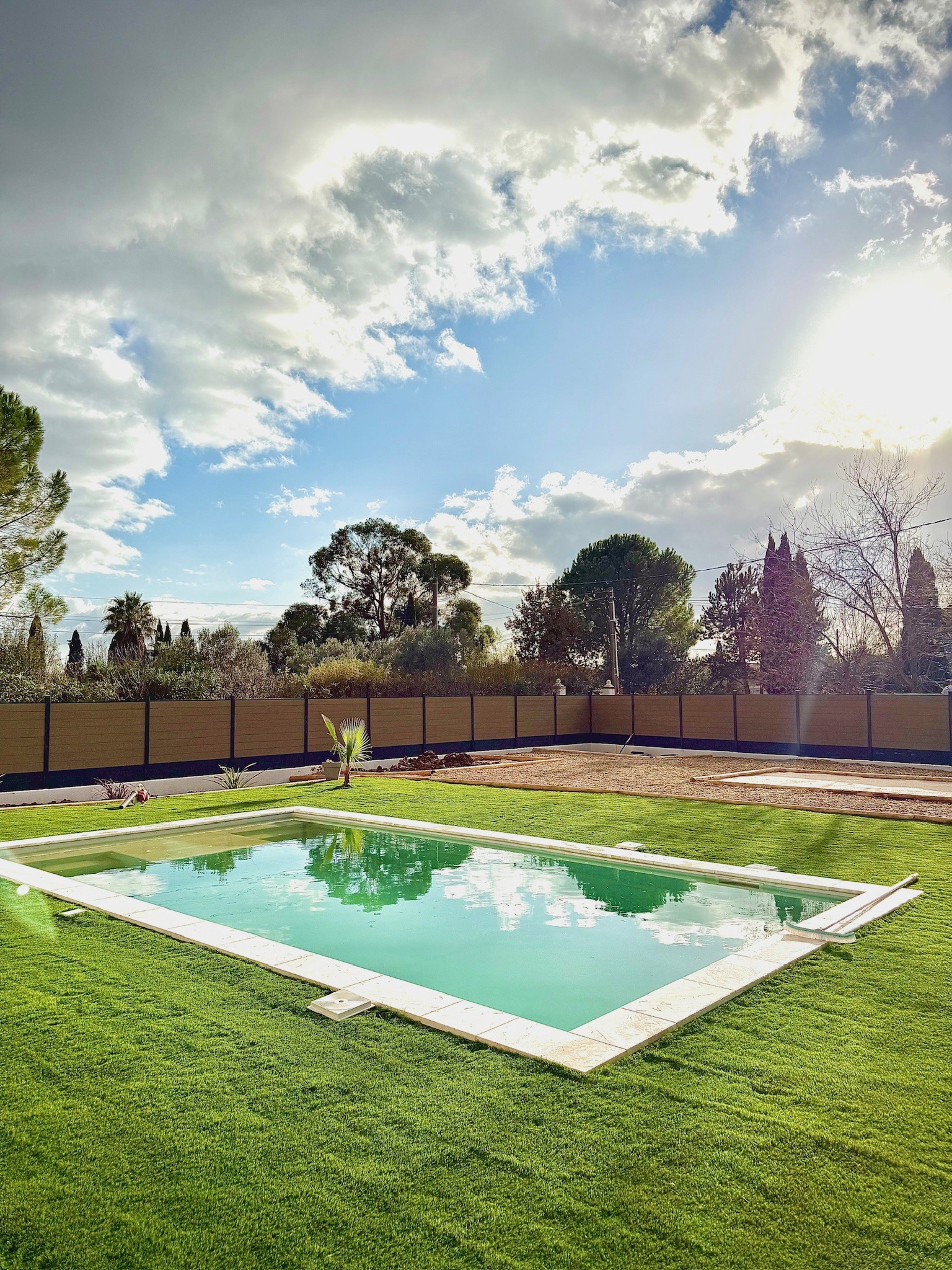 Aménagement de jardin avec piscine à Hyères réalisé par paysagiste