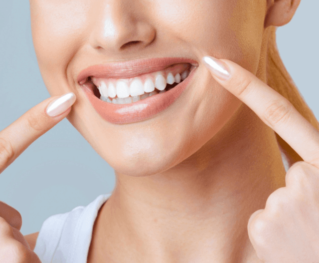 teeth cleaning and whitening service