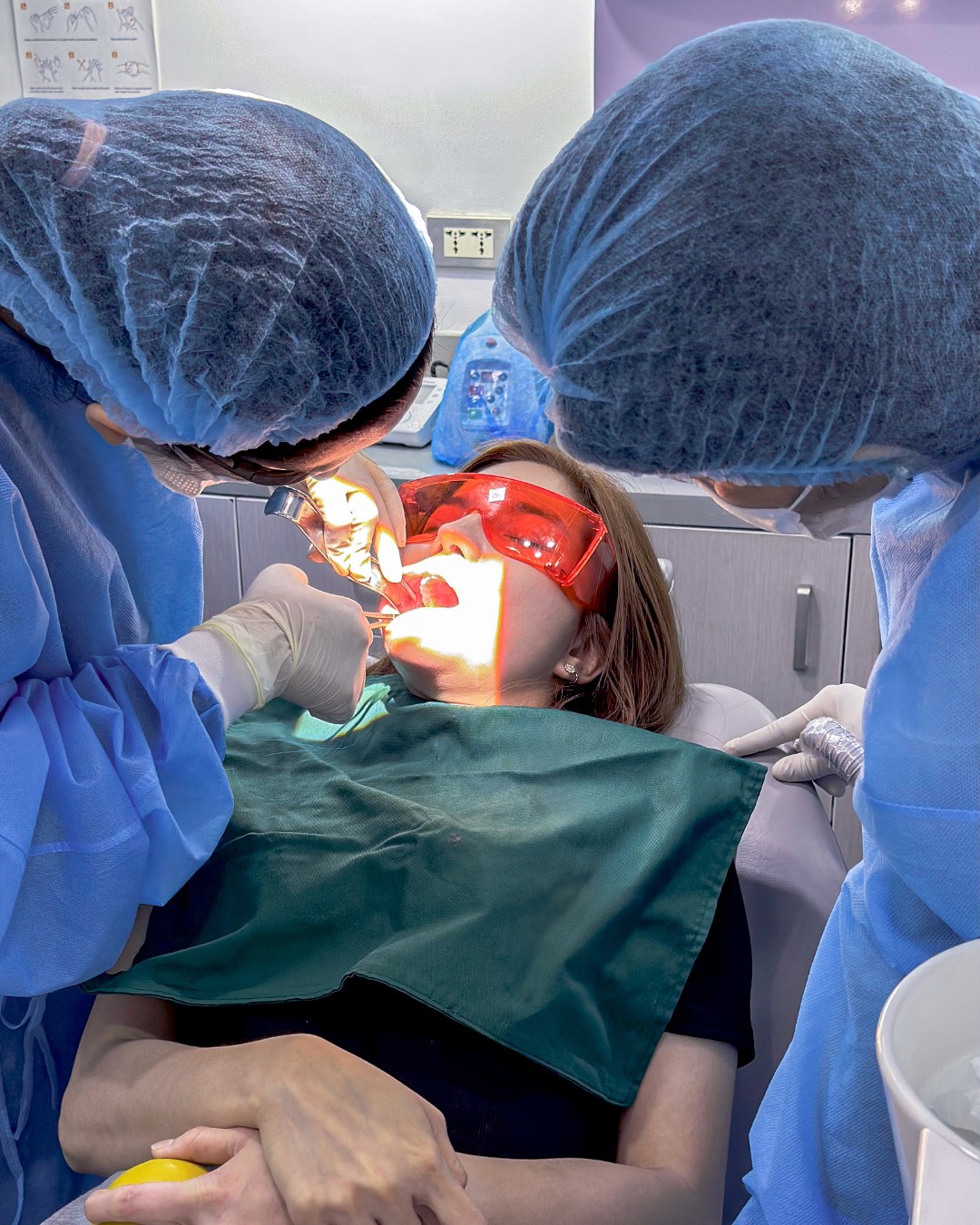 Dental team group photo with arts.