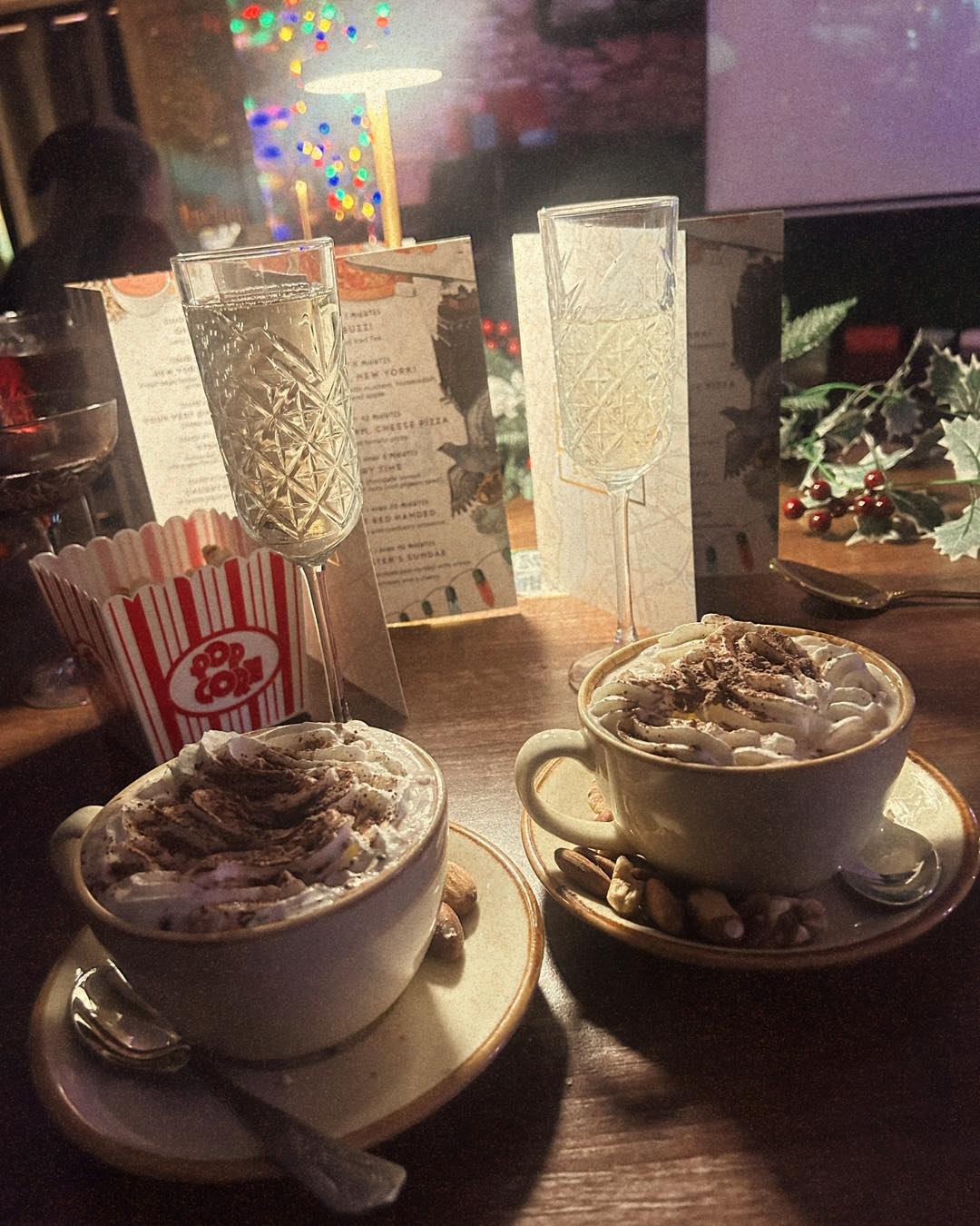 a couple of drinks sitting on top of a table