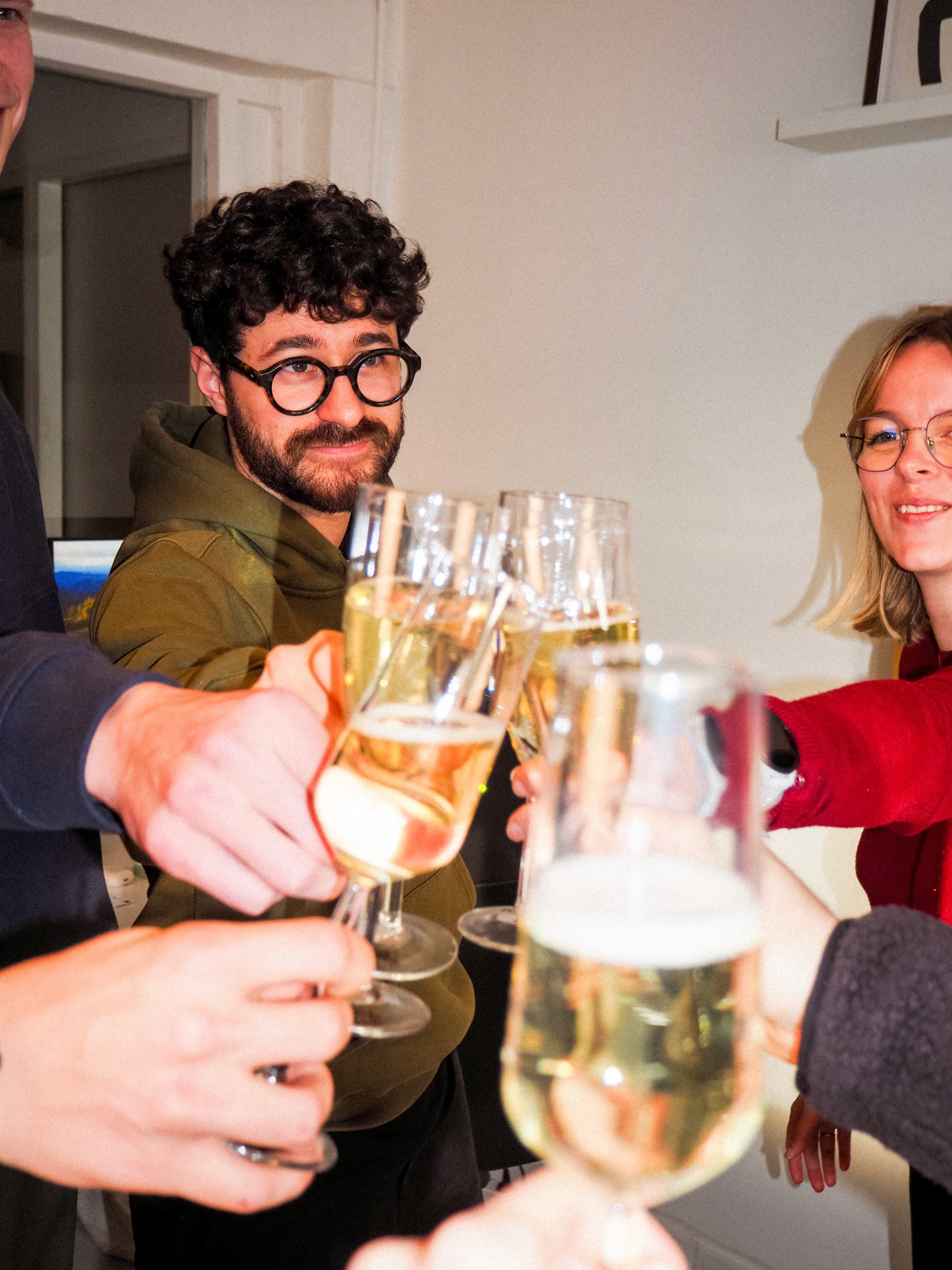 The whole EDL team smiling.