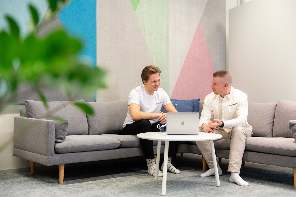 Structured data code mapping entity connections