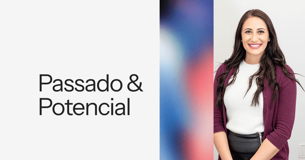 mulher sorrindo com texto "passado e potencial" fazendo referência ao texto escrito no blog da Thrix sobre processos de recrutamento