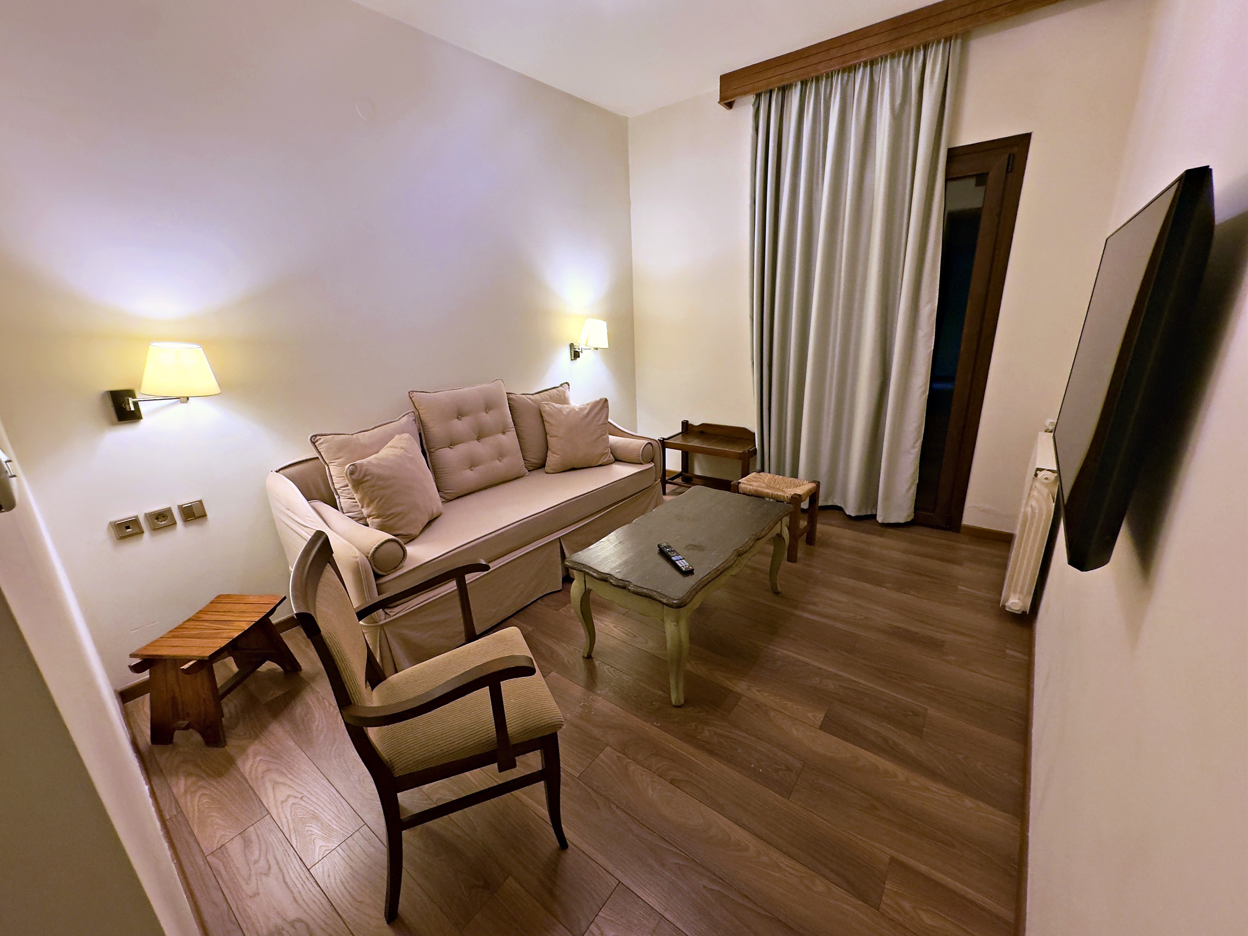 Room gallery image 1