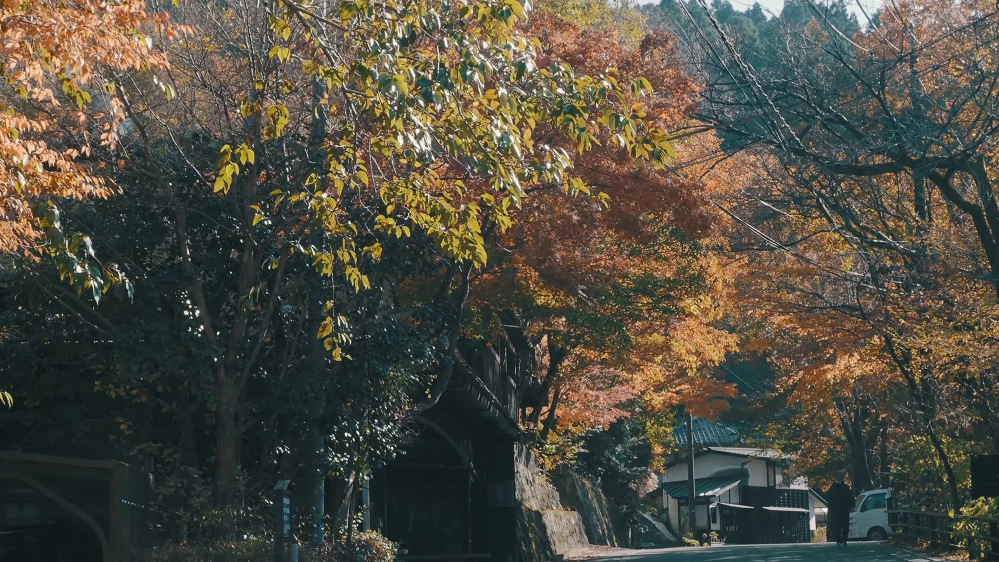 The long covered riverside walkway running between the inns at Kurokawa Onsen