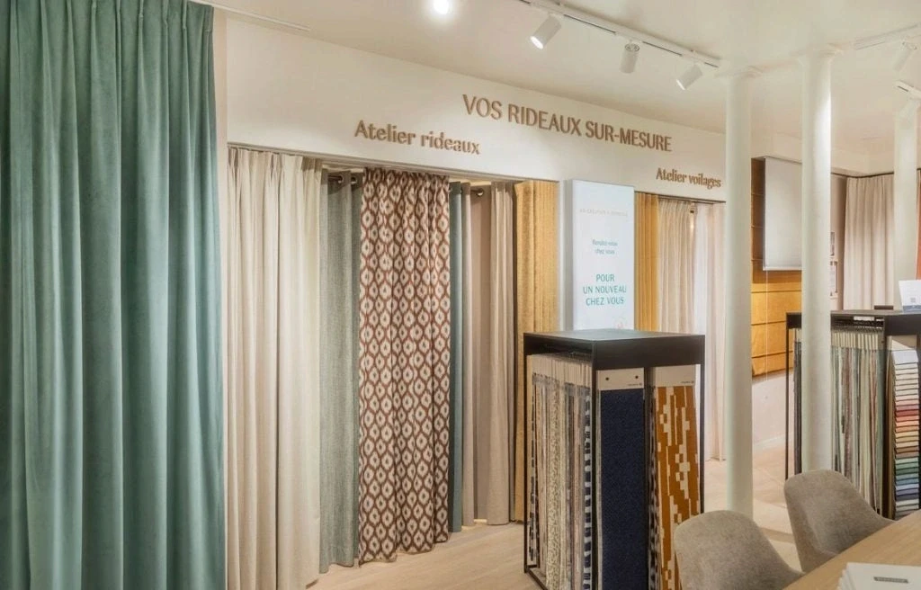 intérieur magasin, rideaux