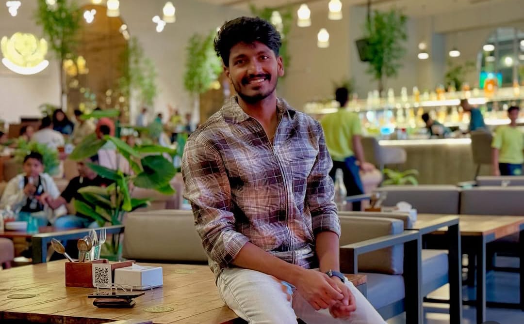 Portrait of Daniel Hayes, founder of EarlyBird.