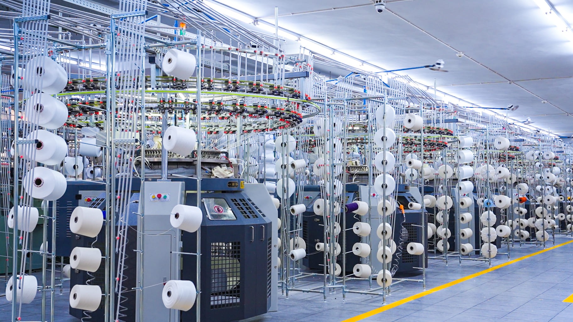 Industrial knitting machine, yarn.