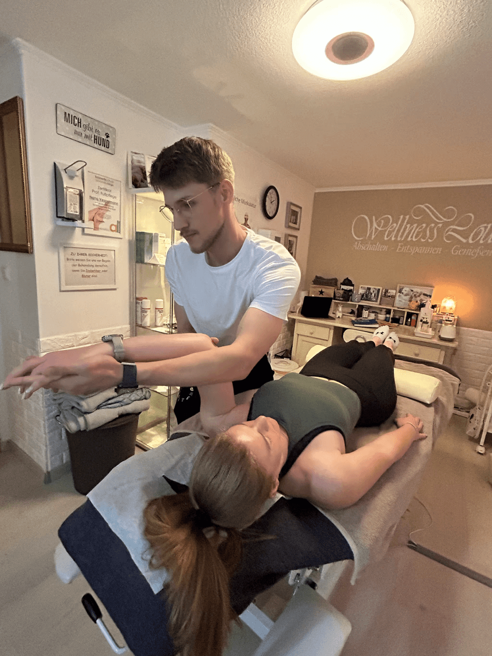 Physiotherapie Bad Vilbel Schmerzlinderung Massage: Physiotherapie bei Jan in Bad Vilbel zur Schmerzlinderung.