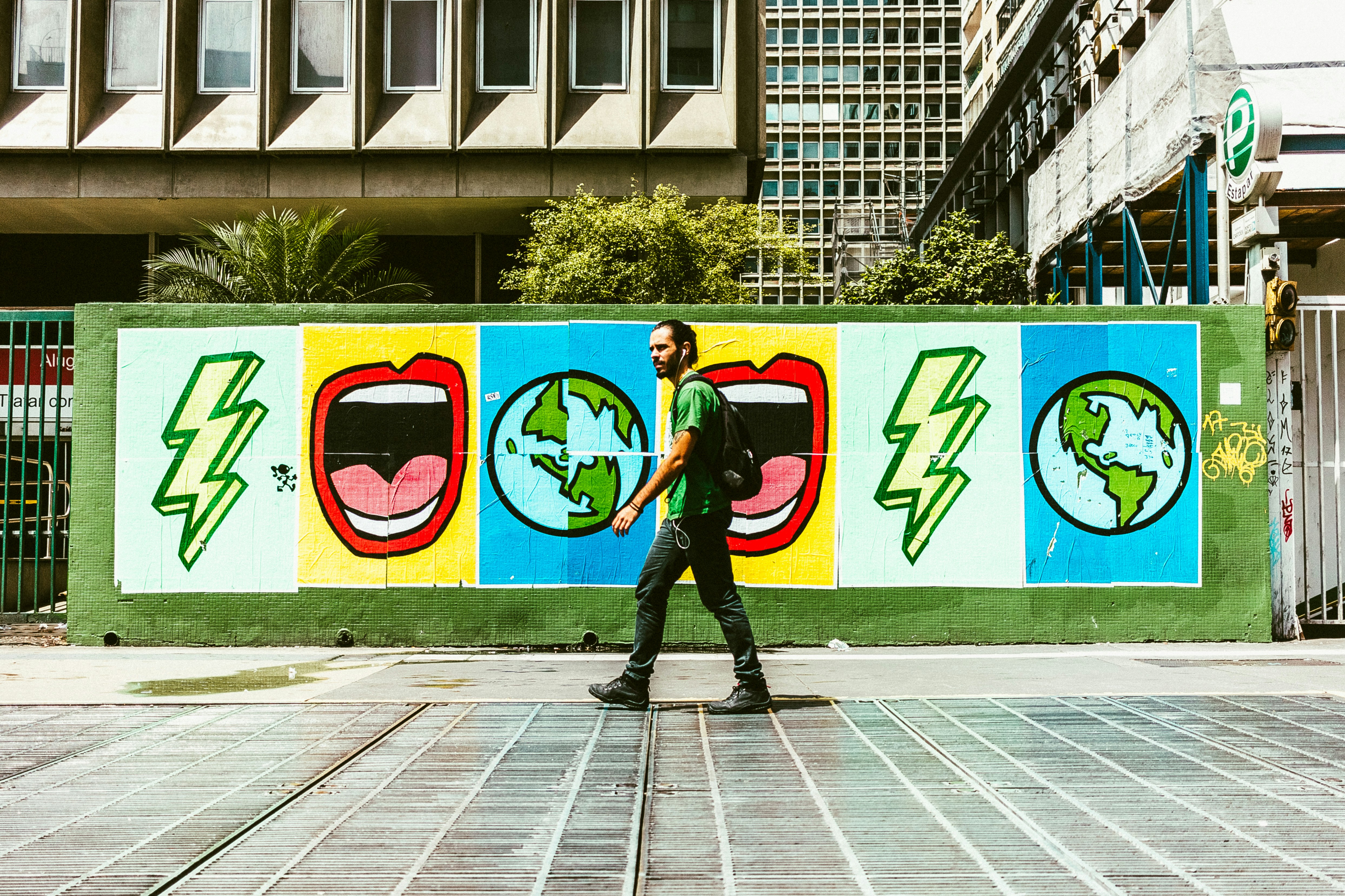 man-walking-on-street-near-graffiti-wall-during-daytime - talles-alves (unsplash)./pho