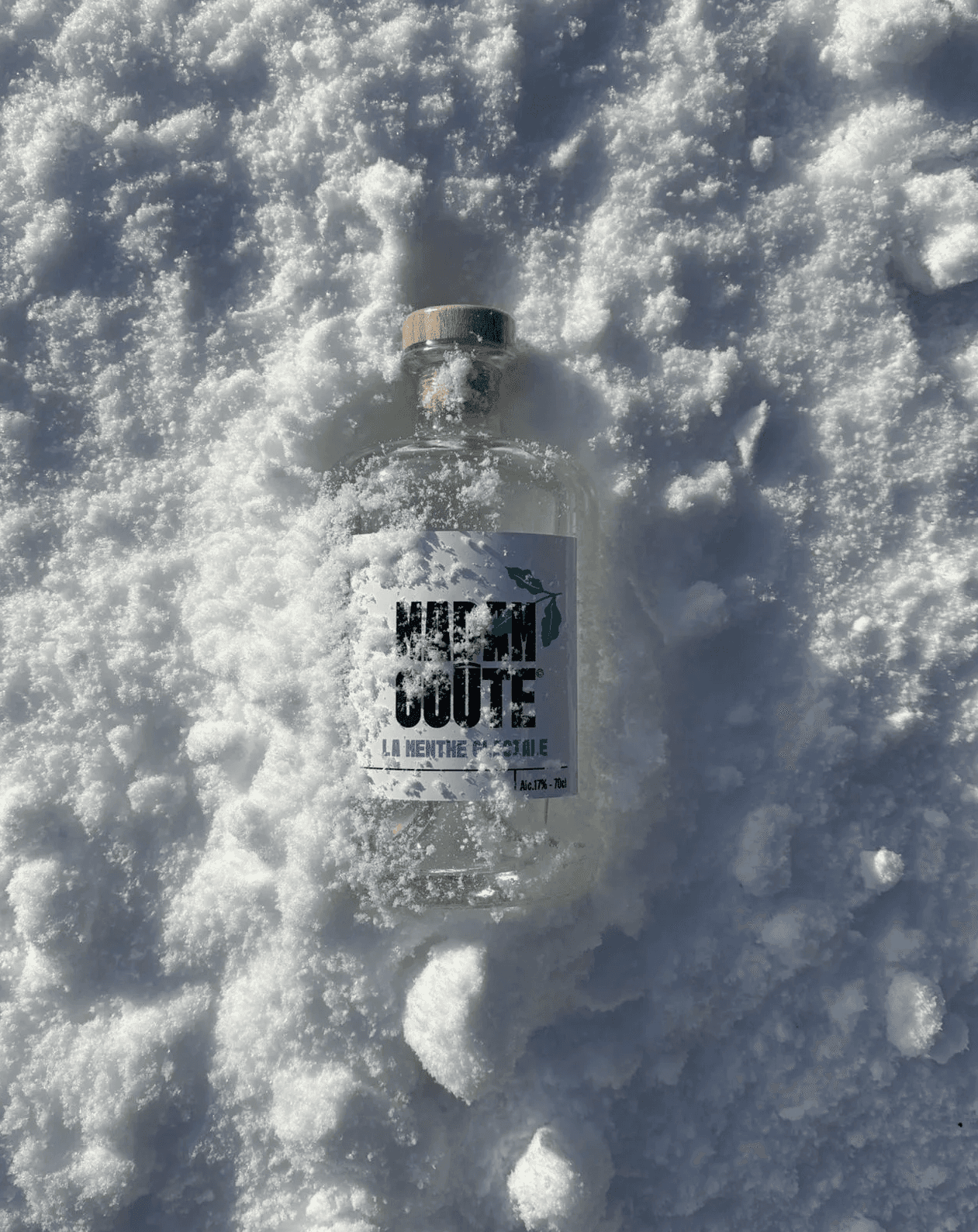 Bouteille madam goute menthe dans la neige