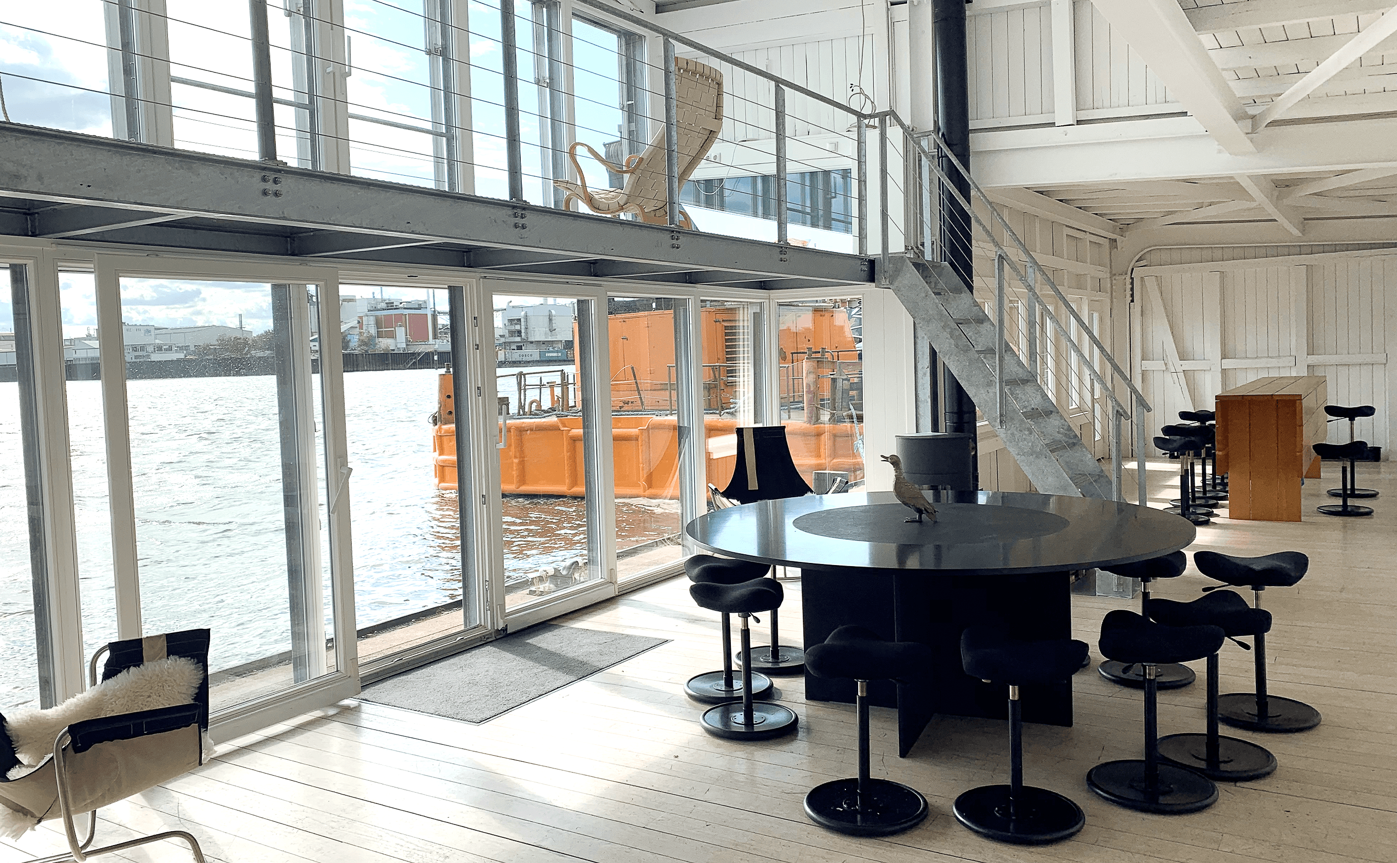 Ponton vom Designstudio Design for Human Nature in Hamburg